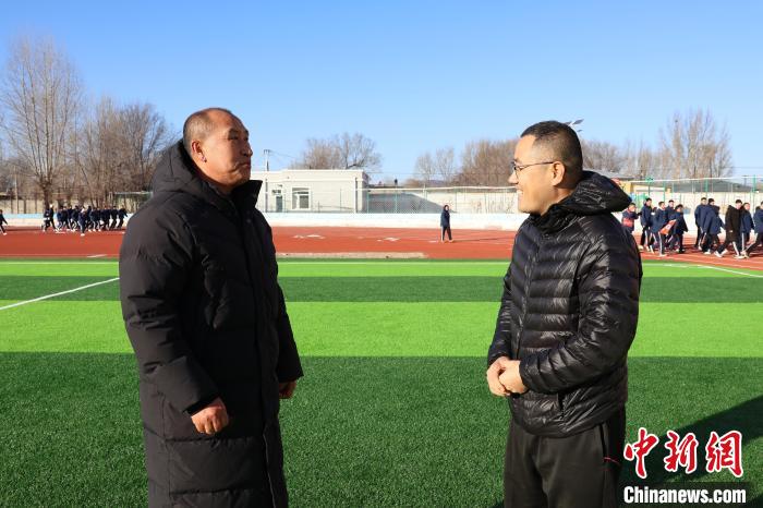 北京教中欧体育app师“移植”体育课堂：为草原孩子解锁运动青春(图2)