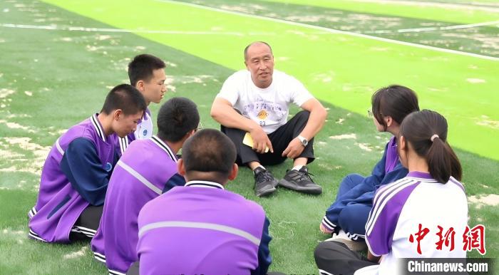 北京教中欧体育app师“移植”体育课堂：为草原孩子解锁运动青春(图3)